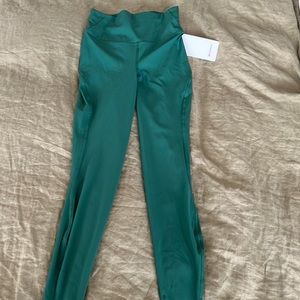 Lululemon- Base Pace HR Tights 25” size 4 Ribbed Everglade Green